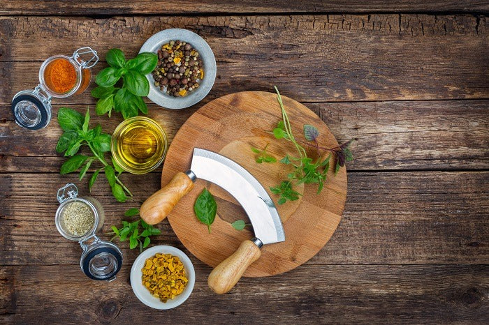 Italian cucina essentials - Mezzaluna